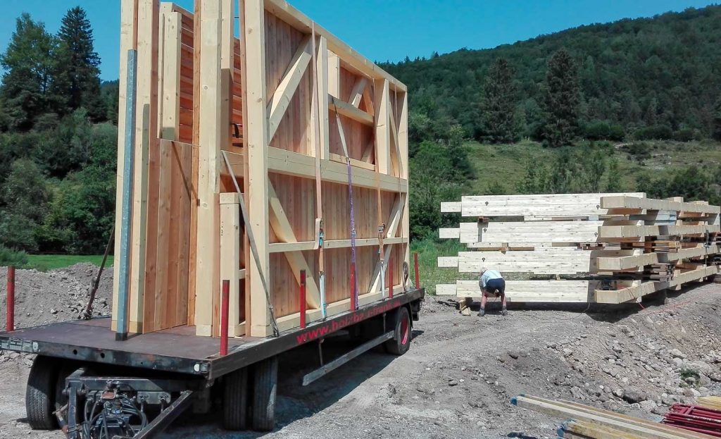 Die Entstehung eines landwirtschaftlichen Gebäudes - Holzbau Frank